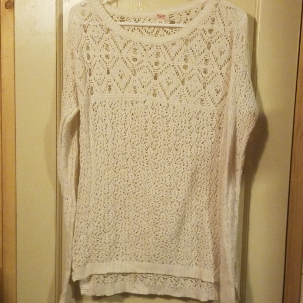 White mossimo medium white long sleeve